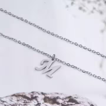 316鋼飾×經典M字母×鎖骨項鍊×銀色