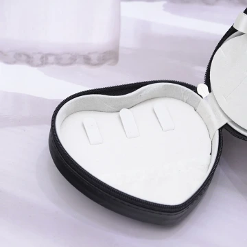 愛心雙層皮革×拉鍊飾品盒×白色.avif
