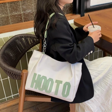 HOOTO字母皮革包×肩背包×黑底白字.avif