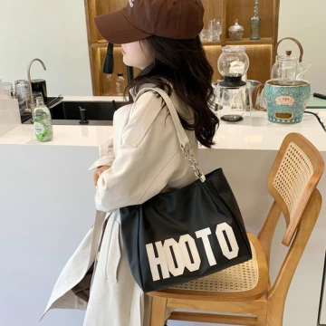 HOOTO字母皮革包×肩背包×黑底白字.avif