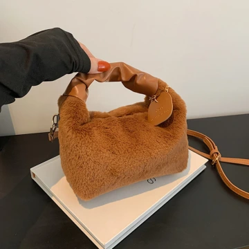 皺折提把毛絨小包方×斜背包×棕咖.avif