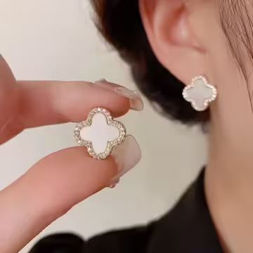 316鋼飾×白色四葉草×耳釘×共二色