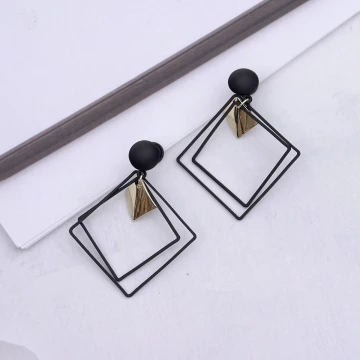 黑金多層幾何菱形×蚊香盤U型耳夾.avif