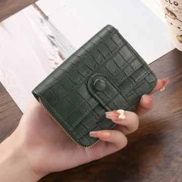 簡約鱷魚紋皮革×風琴卡夾×綠色.avif