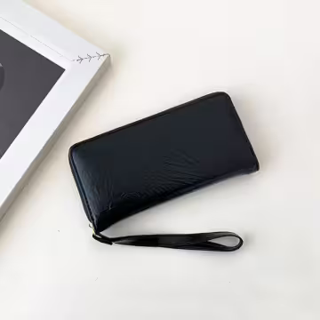 爆裂紋亮面×手拿拉鍊長皮夾×黑色