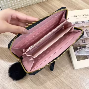 V紋壓線毛球×手拿拉鍊長皮夾×黑色