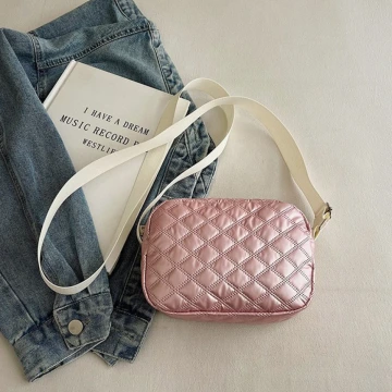 Y3K科技感菱格小方包×斜背包×粉紅.avif
