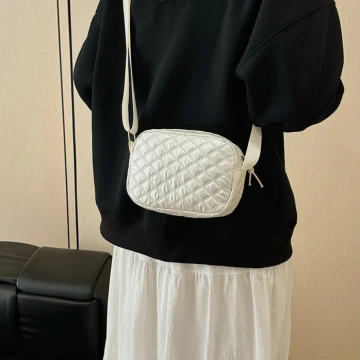 Y3K科技感菱格小方包×斜背包×白色.avif