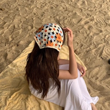鏤空花朵針織×三角頭巾×橘藍.avif