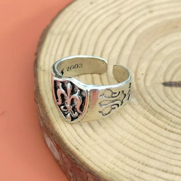 美式×復古×十字藤花盾×開口戒指×中性戒.avif