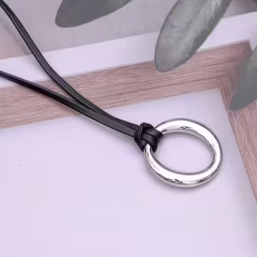 金屬圓環×皮革繩×可調節長項鍊×共二色