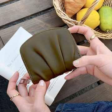簡約抓皺感×拉鍊零錢包×墨綠.avif