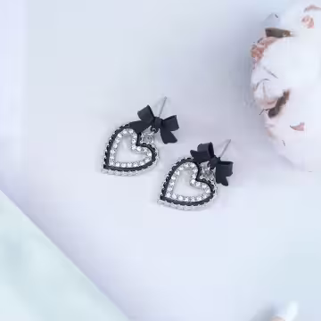 甜酷黑蝴蝶結愛心&times;吊墜耳環