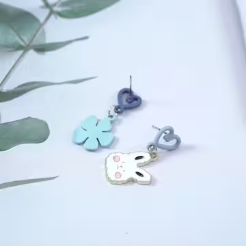 愛心棉花糖兔兔藍花&times;不對稱吊墜耳環