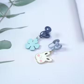 愛心棉花糖兔兔藍花&times;不對稱蚊香盤U型耳夾