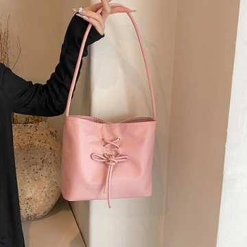 灰兔領結粉紅珠 ×不對稱三角耳夾.avif