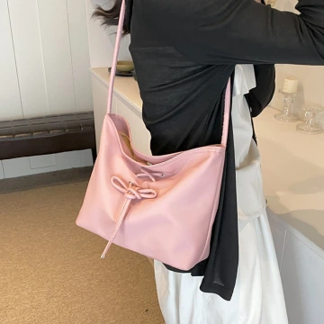 灰兔領結粉紅珠 ×不對稱三角耳夾.avif