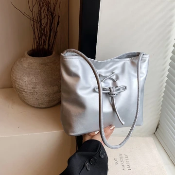 灰兔領結粉紅珠 ×不對稱三角耳夾.avif