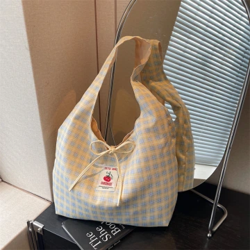 灰兔領結粉紅珠 ×不對稱三角耳夾.avif