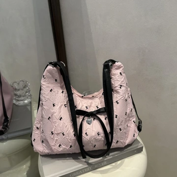 灰兔領結粉紅珠 ×不對稱三角耳夾.avif