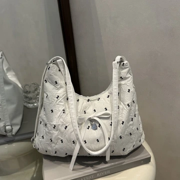 灰兔領結粉紅珠 ×不對稱三角耳夾.avif