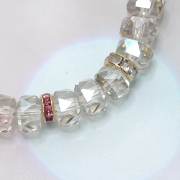 小白花草莓晶琉璃&times;固定式串珠手鍊.avif