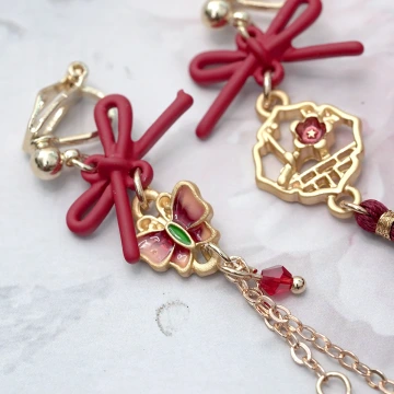 紅運飛馬&times;吊墜耳環.avif