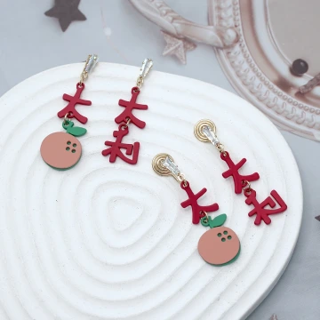 紅運飛馬&times;吊墜耳環.avif