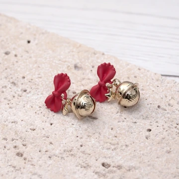 紅色花瓣裙&times;吊墜耳環.avif