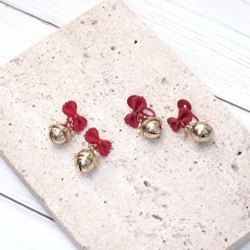 紅色花瓣裙&times;吊墜耳環.avif