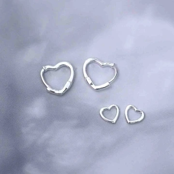 愛心貓眼石鑲花&times;耳環.avif