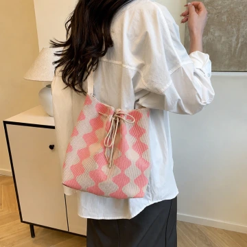 愛心針織水桶包&times;束口斜背包&times;黑色.avif