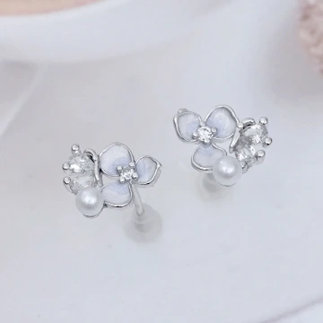 925銀針&times;小巧領結珍珠&times;耳環.avif