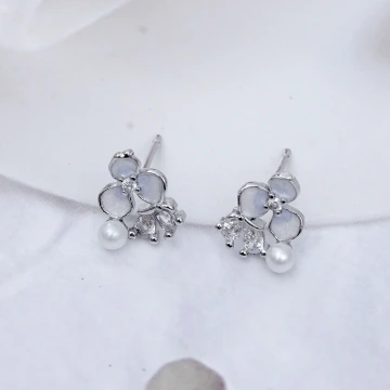 925銀針&times;小巧領結珍珠&times;耳環.avif