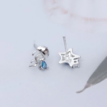 925銀針&times;小巧領結珍珠&times;耳環.avif
