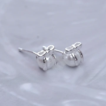 星球飛天小熊&times;不對稱吊墜耳環.avif