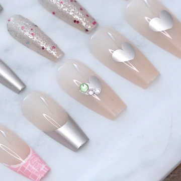 貓眼線條愛心亮面&times;穿戴式手指甲片&times;二十四入.avif