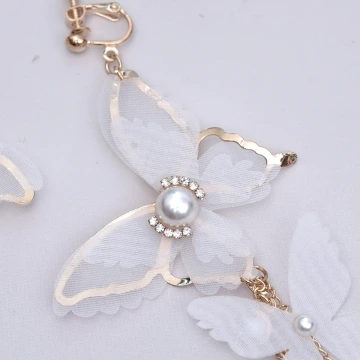 金蝴蝶&times;U型耳骨夾.avif