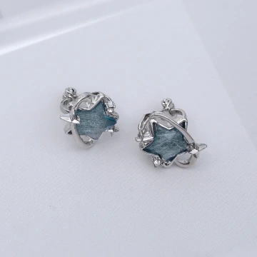 彗星繞星星&times;不對稱吊墜耳環.avif