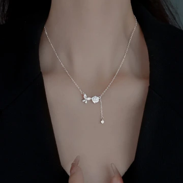 小白花閃鑽貓眼石&times;鎖骨項鍊.avif