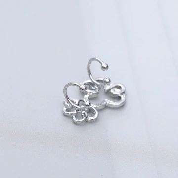 梅映紅扇&times;不對稱吊墜耳環.avif