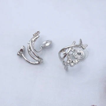梅映紅扇&times;不對稱吊墜耳環.avif