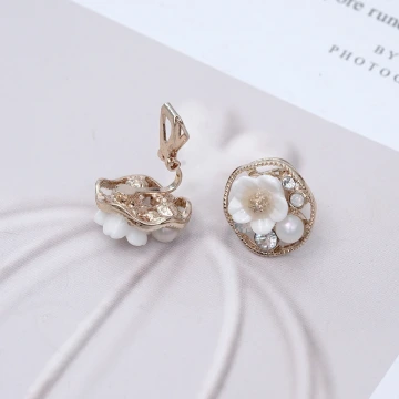 小清新黃雛菊&times;不對稱吊墜耳環.avif