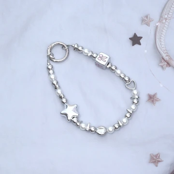 珍珠蝴蝶結&times;耳環.avif
