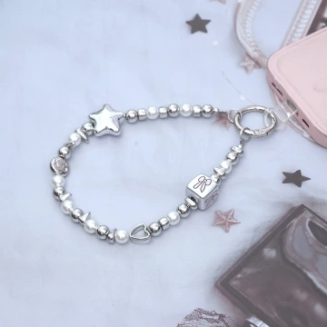 珍珠蝴蝶結&times;耳環.avif