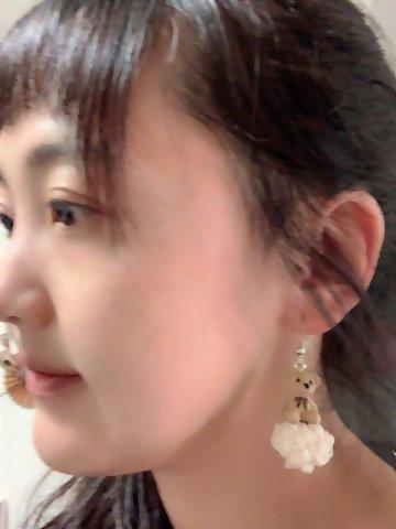 Vivian Yang評論:戴上熊熊的耳環整個人可愛年輕起來